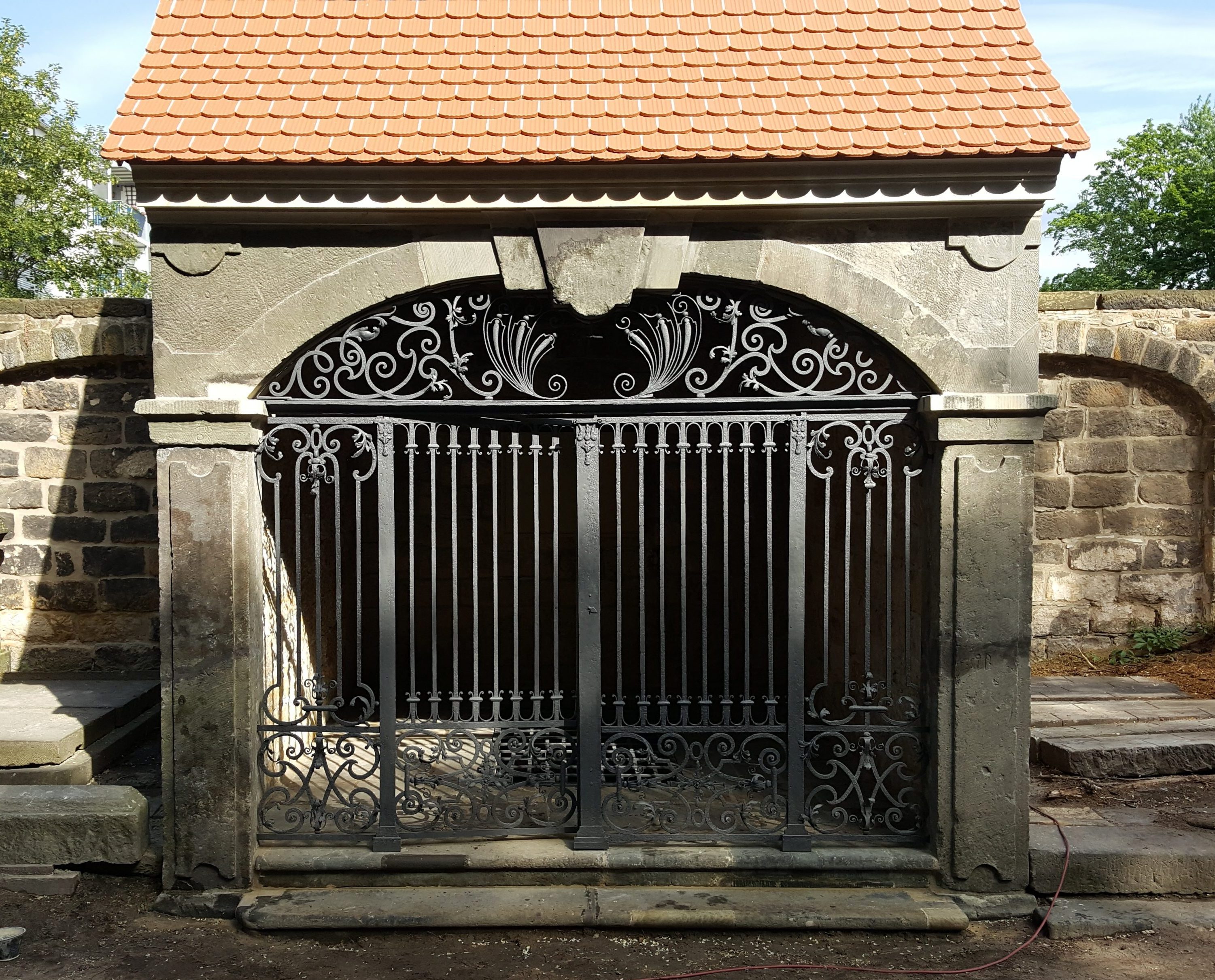 Wiederaufbau eines Grufthauses im Eliasfriedhof Dresden